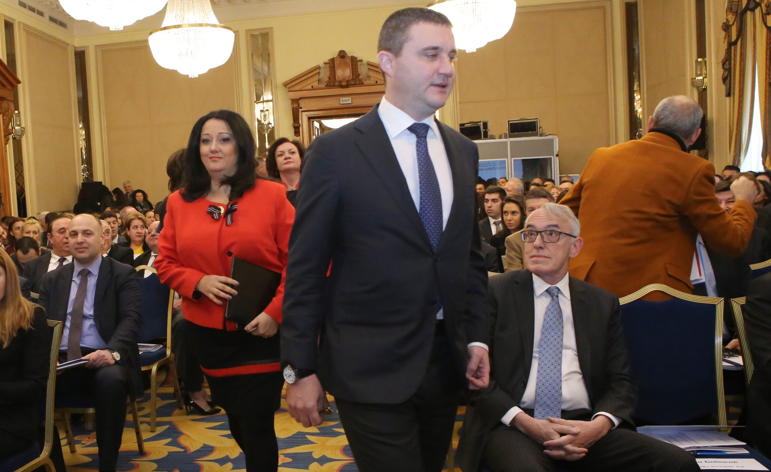 "Планът - Юнкер - възможности и резултати" - КРИБ