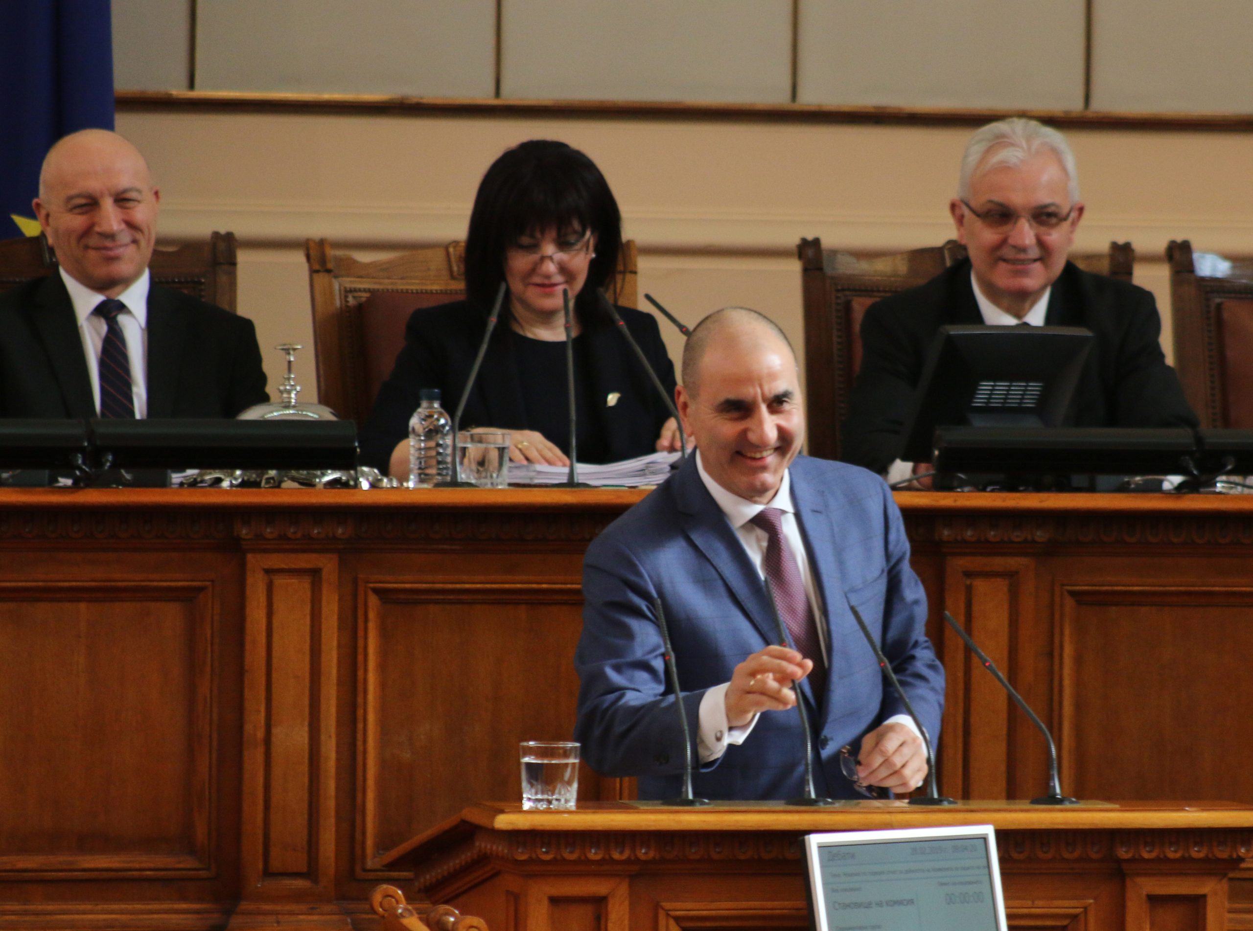 Парламент  Цветан Цветанов