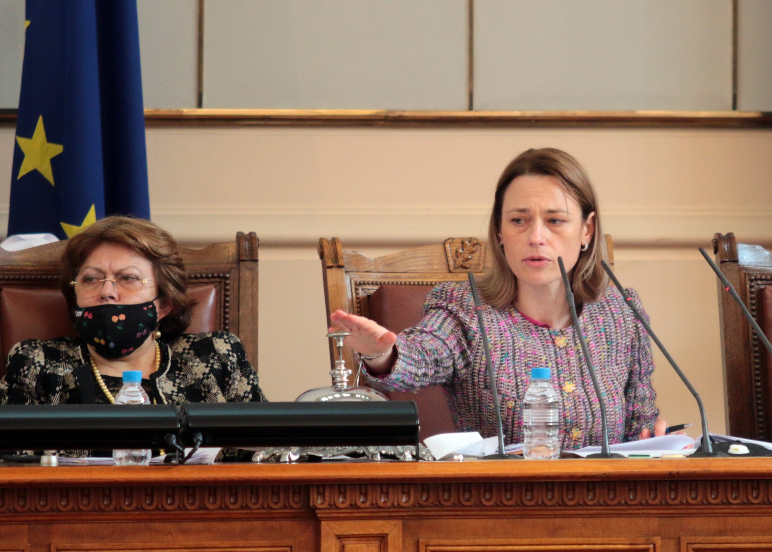 Парламент Ива Митева