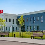 Бизнесът “Енергийни мрежи” на АББ представи официално обновената си производствена база за продукти високо напрежение в Севлиево.