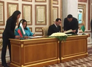 В рамките на официалното посещение на премиера Бойко Борисов в Туркменистан министърът на регионалното развитие и благоустройството Лиляна Павлова и туркменският й колега Чаръй Атаев подписаха Споразумение за сътрудничество между двете държави в областта на строителството и архитектурата.