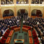 Парламентът на Унгария се очаква тази вечер да приеме промени в конституцията