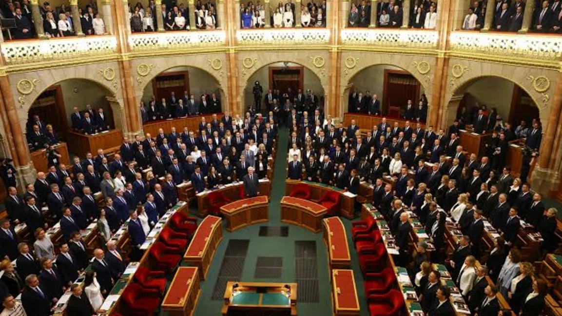 Парламентът на Унгария се очаква тази вечер да приеме промени в конституцията