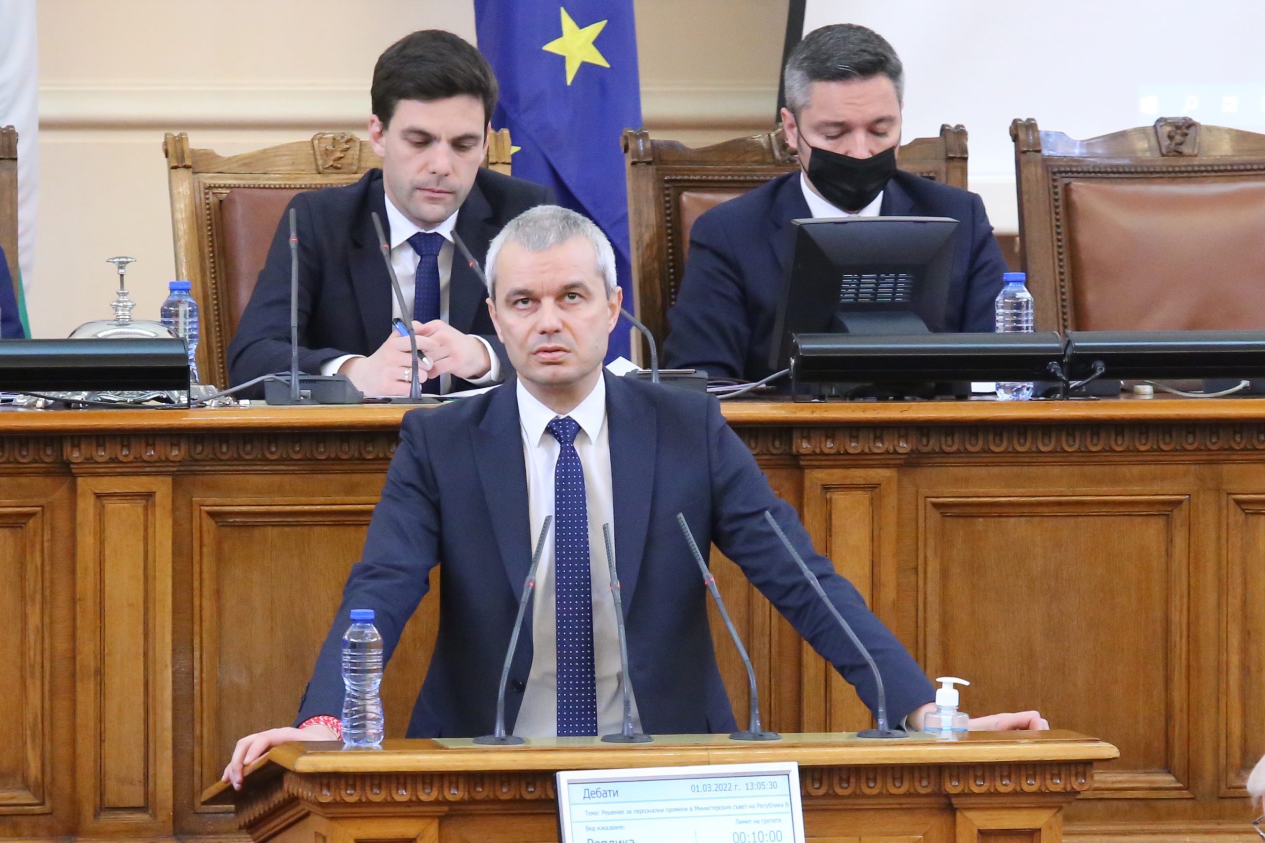 Парламент Костадин Костадинов