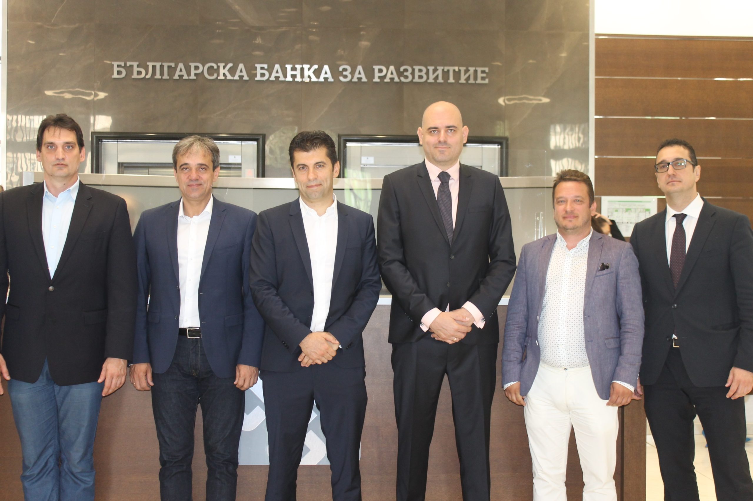 Кирил Петков и новите членове на Управителния и Надзорния съвет на банката.