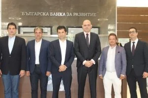 Кирил Петков и новите членове на Управителния и Надзорния съвет на банката.