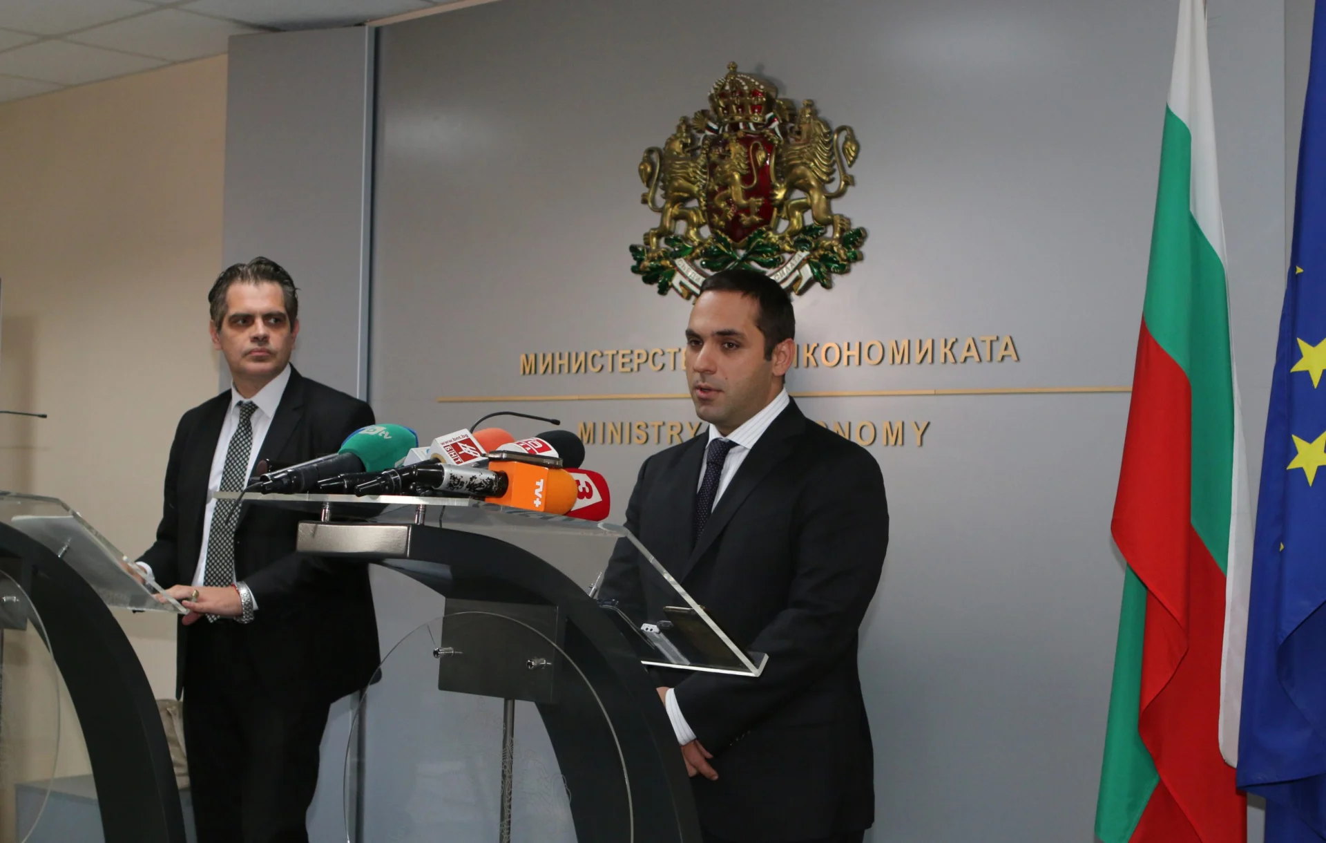 Министерство на икономиката Пресконференция за Дунарит Лъчезар Борисов -д зам. мин. Емил Караниколов - министър на икономиката