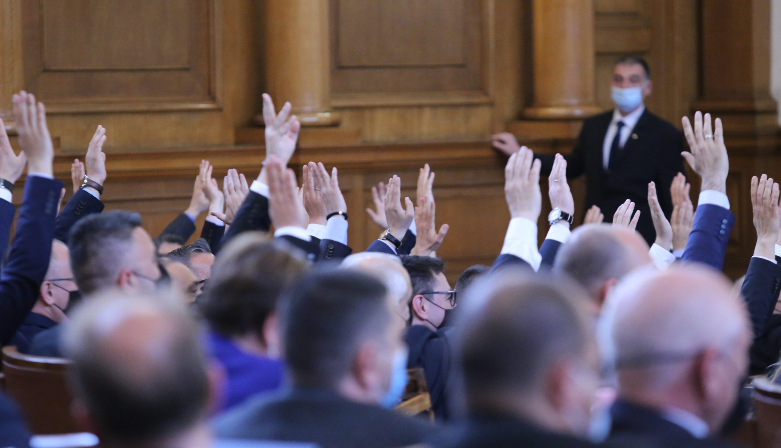 Парламент гласуване