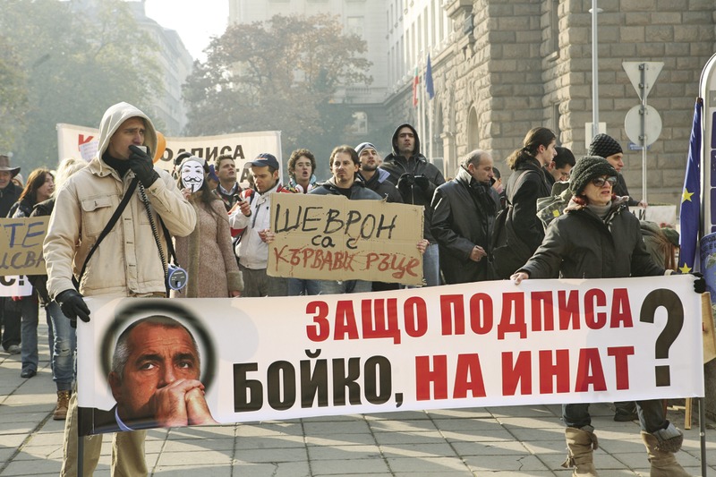 Премиерът Бойко Борисов устоя на многохилядния митинг срещу пенсионната реформа