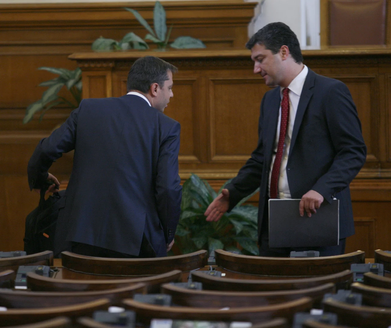 ПарламентДелян ДобревДрагомир Стойнев - мин. на икономиката