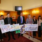 В парламента беше открита благотворителна изложба-базар за набиране на средства за музикални инструменти на изявени деца от проекта „Успелите деца на България” на фондация „Димитър Бербатов”. Цецка Цачева - предс. на парламента