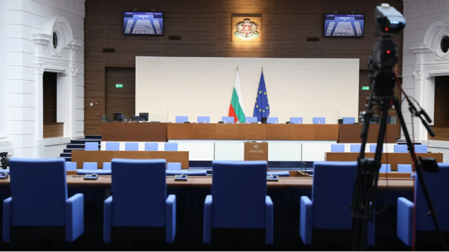 Парламентът приема доклада за състоянието на въоръжените сили