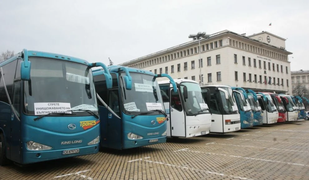 автобуси протест