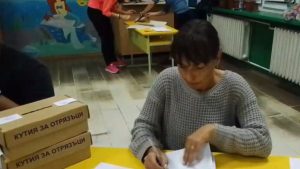 Условни присъди за двамата членове на изборната комисия в с. Малорад, дописвали преференции за "баче Цено"