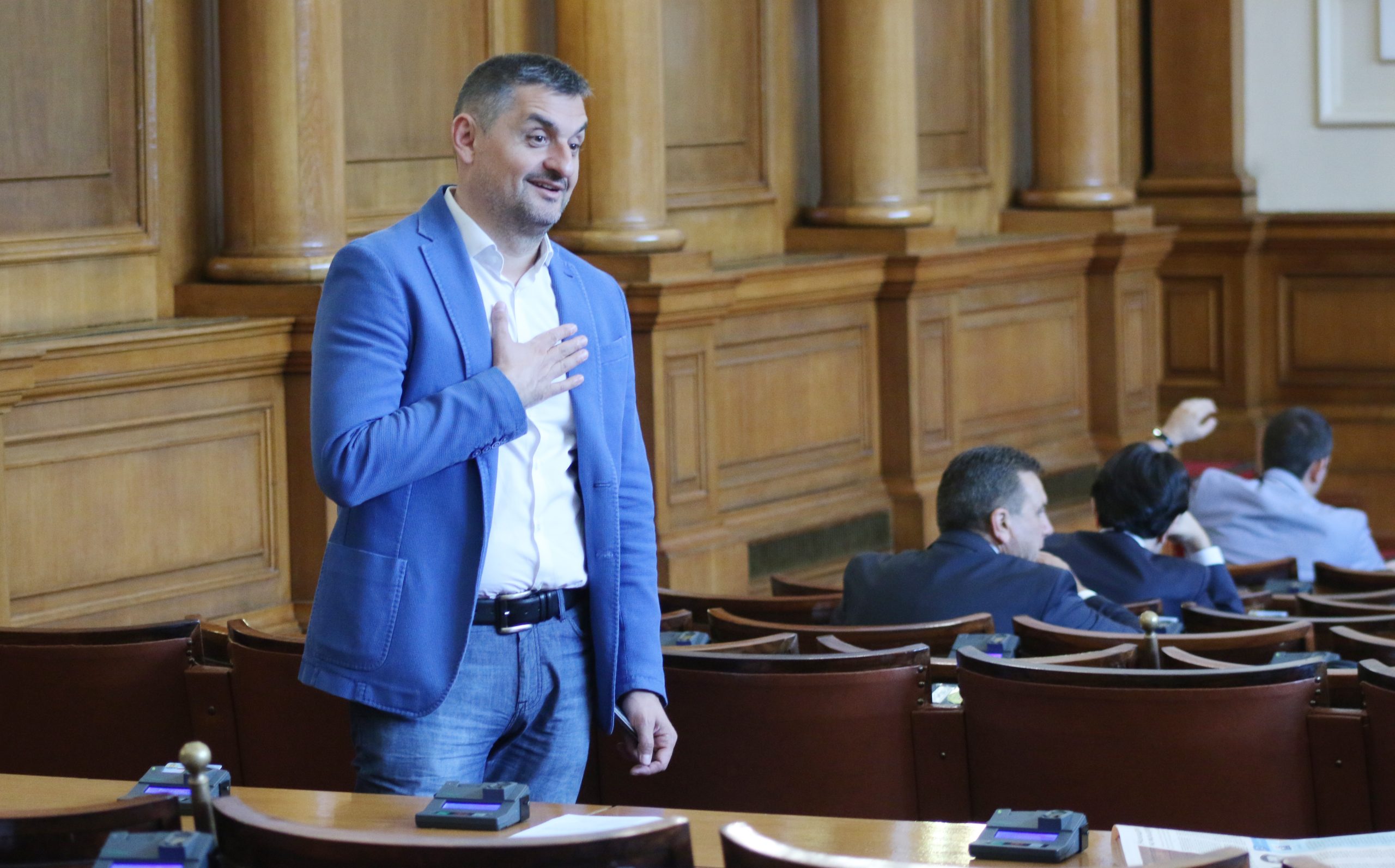 Парламент Кирил Добрев