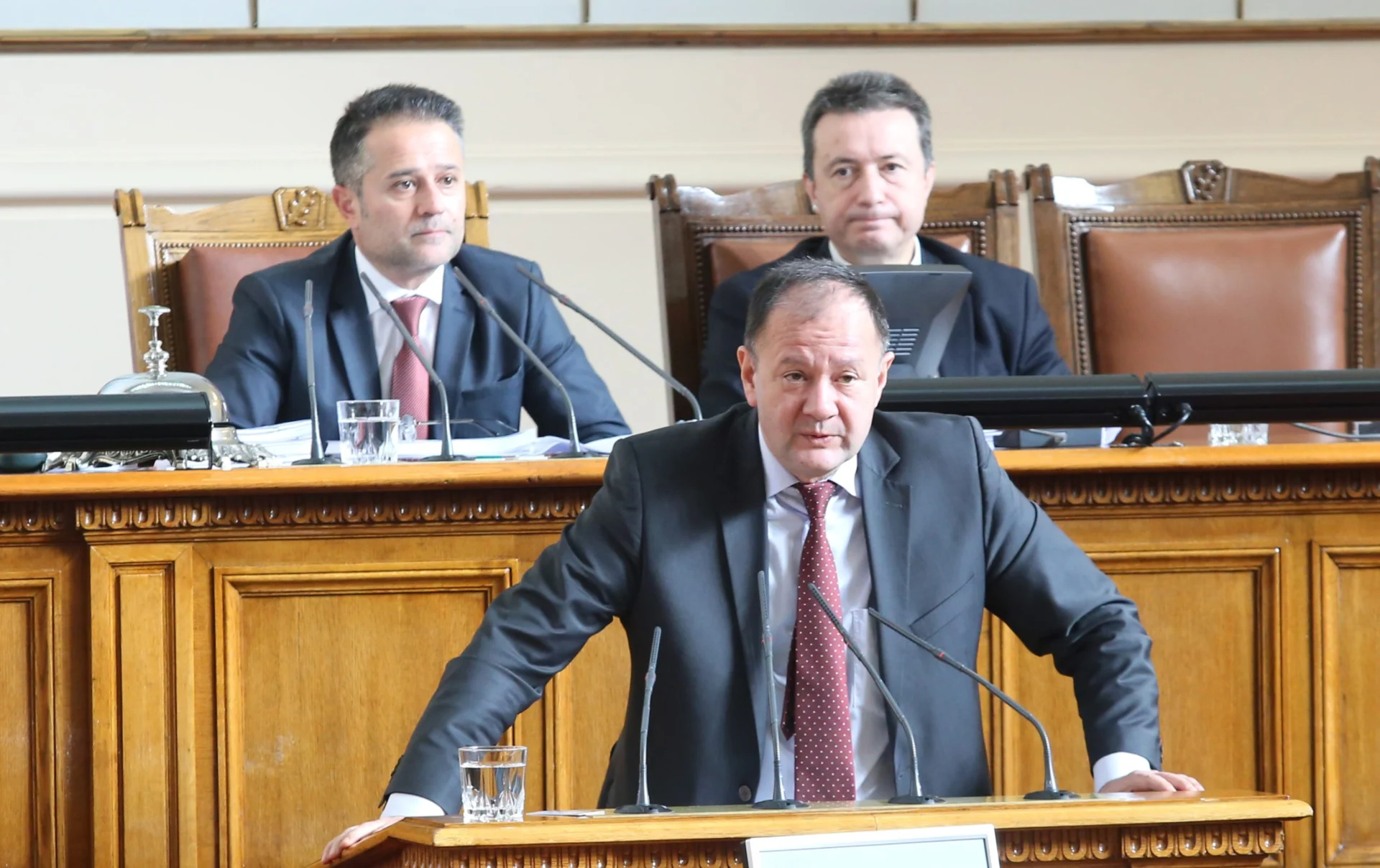 Парламент - Бюджет 2016 Михаил Миков