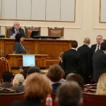 Парламент отстраняване на Корнелия Нинова