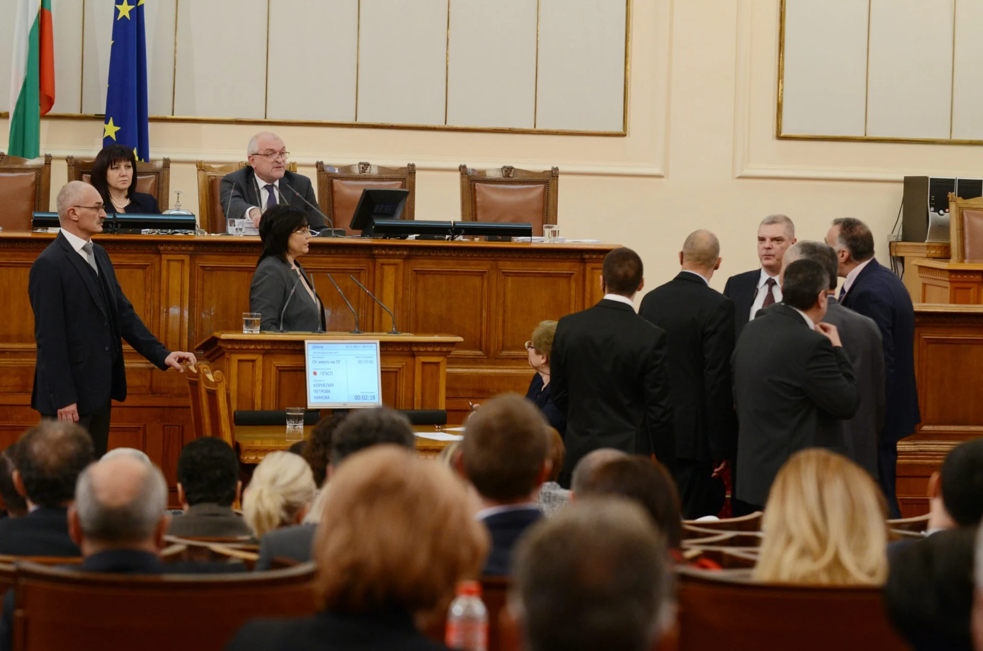 Парламент отстраняване на Корнелия Нинова