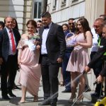 Общинска полиция поздрави свой колега за сватбата