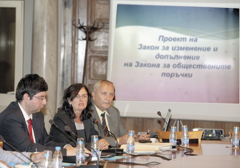 Още на старта проектът за промени в Закона за обществените поръчки на вицепремиера Даниела Бобева получи редица забележки от депутатите.