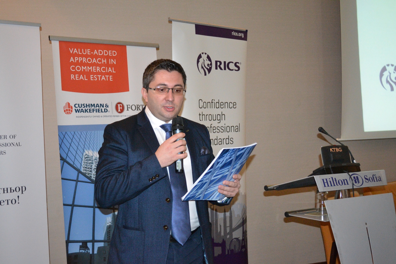 Въпреки все още продължаващата криза пазарът на недвижими имоти ще бележи тенденция на развитие. Това заяви зам.-министърът на регионалното развитие и благоустройството Николай Нанков по време на втората конференция „Оценки и инвестиции в недвижими имоти".