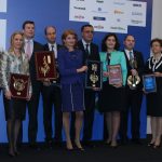 Банка на годината 2015 - Банка ДСК  обща снимка Виктория Блажева - Уникредит Булбанк Петя Димитрова - изпълнителен директор на Пощенска банка Арно Льоклер - Председател на Управителния съвет и Главен изпълнителен директор на Сосиете Женерал Експресбанк  Валентин Панайотов Асоциация Банка на годината Диана Митева - член на УС и изпълнителен директор Маргарита Петрова-Кариди - член на УС и изпълнителен директор Доротея Николова - член на УС и изпълнителен директор Боян Стефов -  ръководител на направление "Корпоративно банкиране"