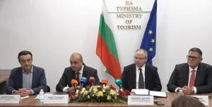 Българска банка за развитие и Министерството на туризма подписаха Меморандум за сътрудничество : министърът на туризма Христо Проданов