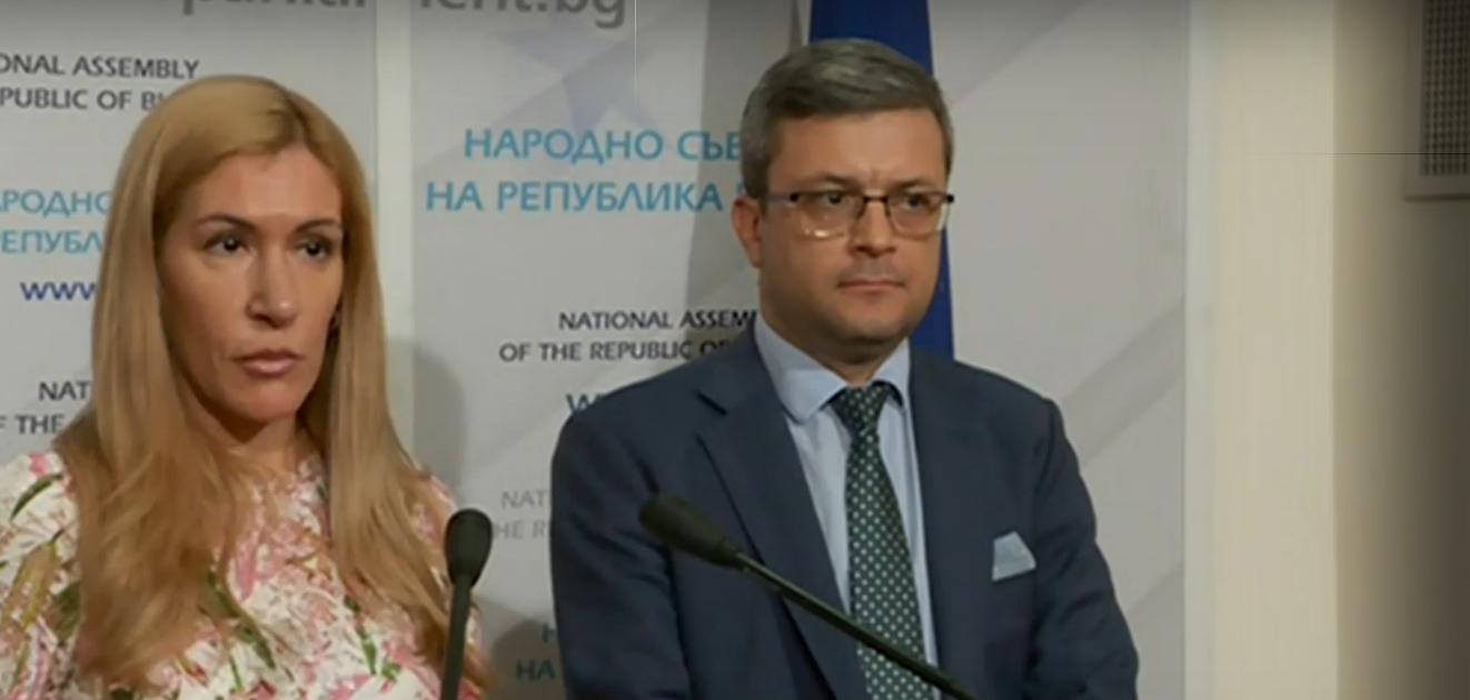 Николина Ангелкова Тома Биков