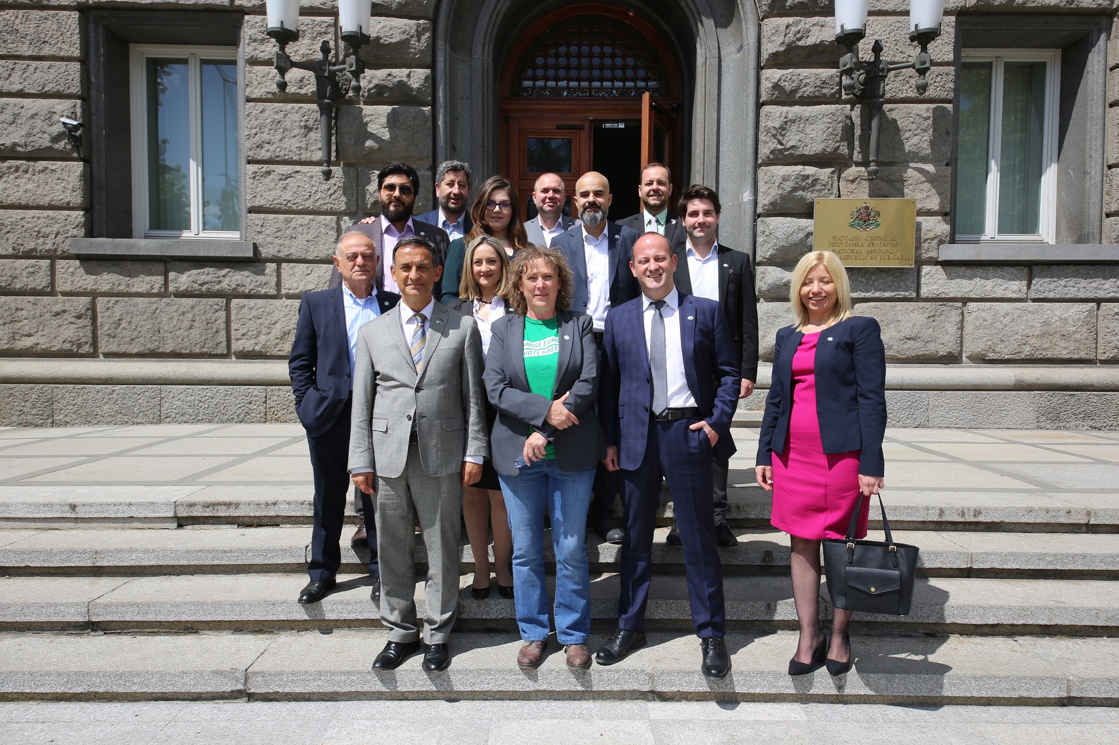 Демократична България