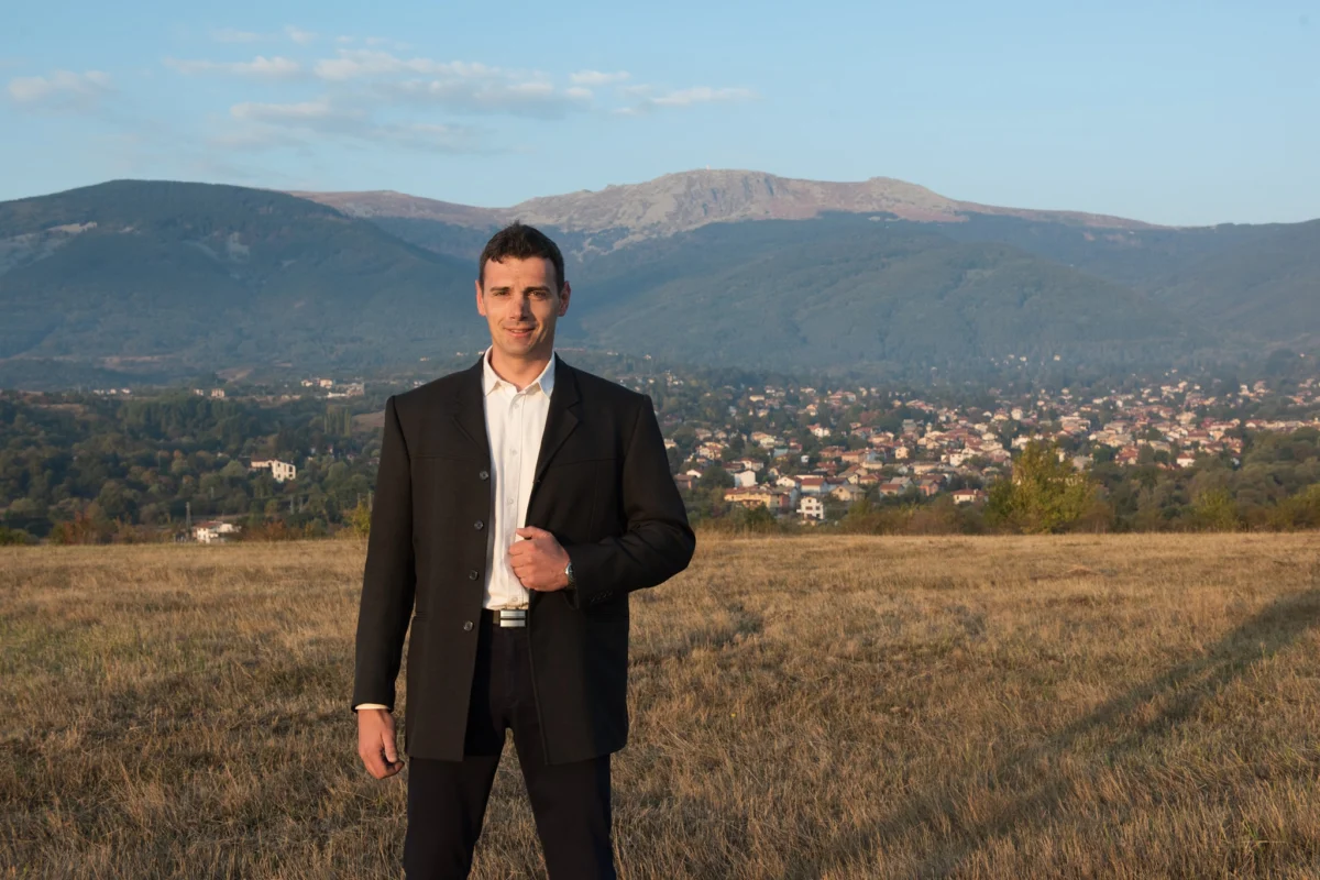 Кметът на Бистрица получи широка подкрепа след палежа на автомобила и дома му