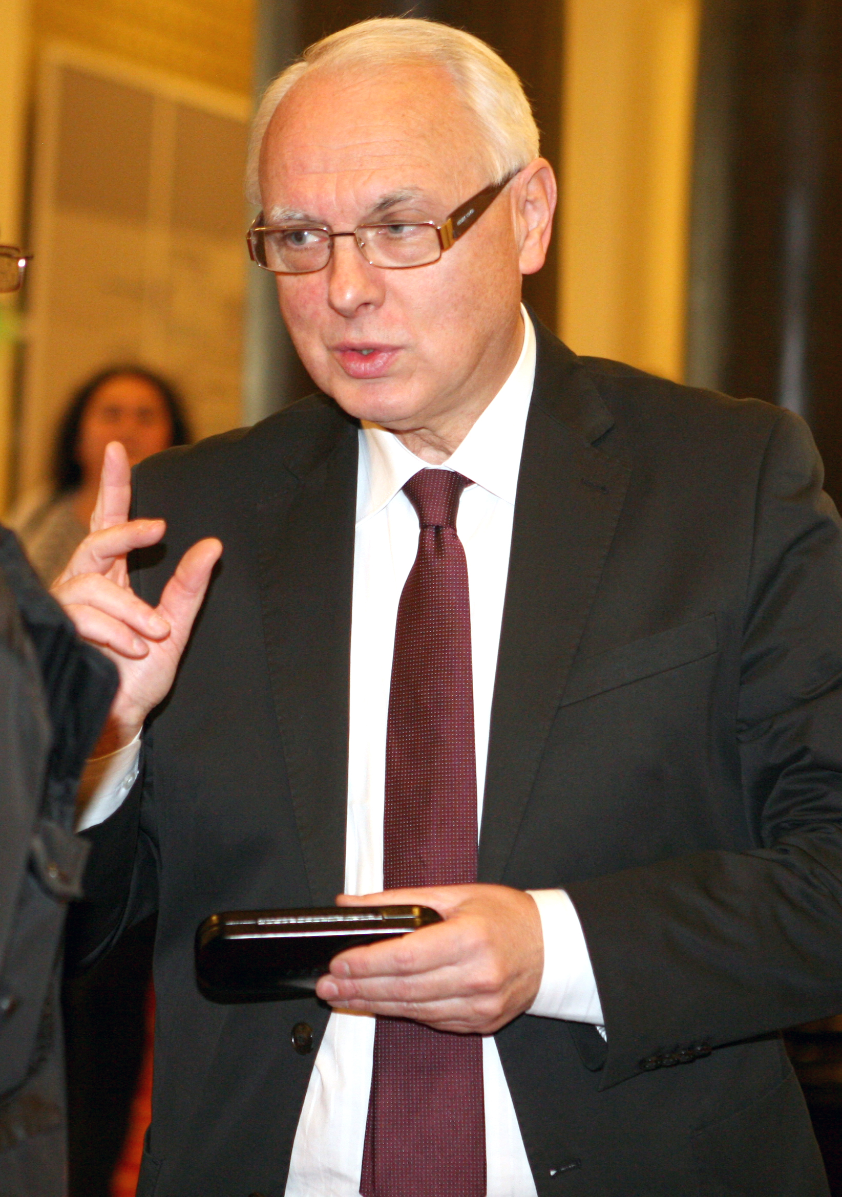 Велизар Енчев