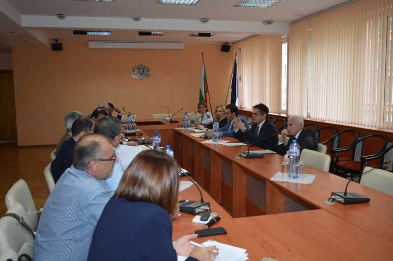 Министерството на икономиката и синдикатите обсъдиха проектозакона за публичните предприятия заместник-министър Лъчезар Борисов