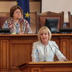 Парламент Мая Манолова