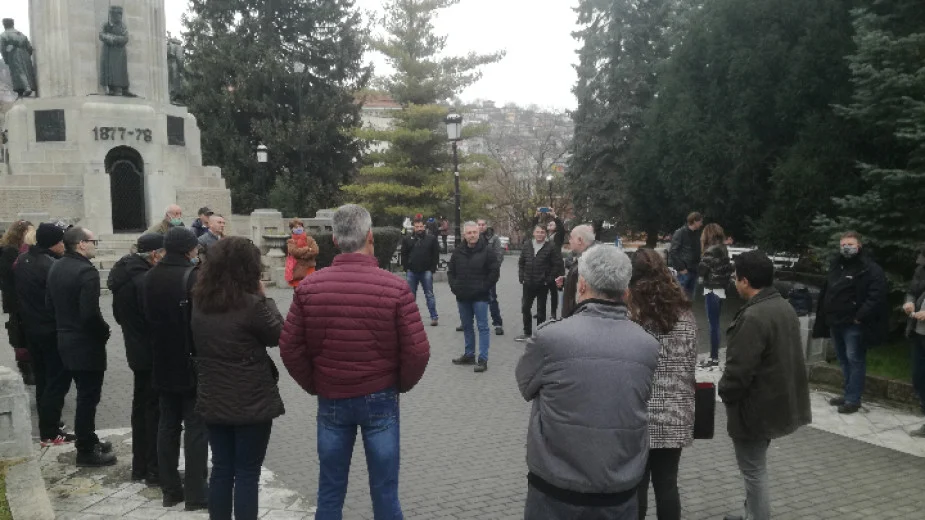 отровно трио велико търново