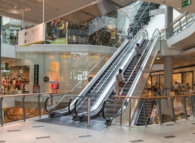 В Гърция отварят моловете