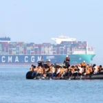 Над 150 мигранти бяха спасени след пожар на лодка в Ламанша