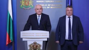 Служебният премиер Димитър Главчев и служебният министър на труда и социалната политика Ивайло Иванов (вдясно) дадоха брифинг в МС