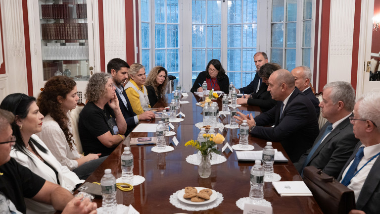 Президентът Румен Радев се срещна със семействата на заложници, държани от "Хамас"