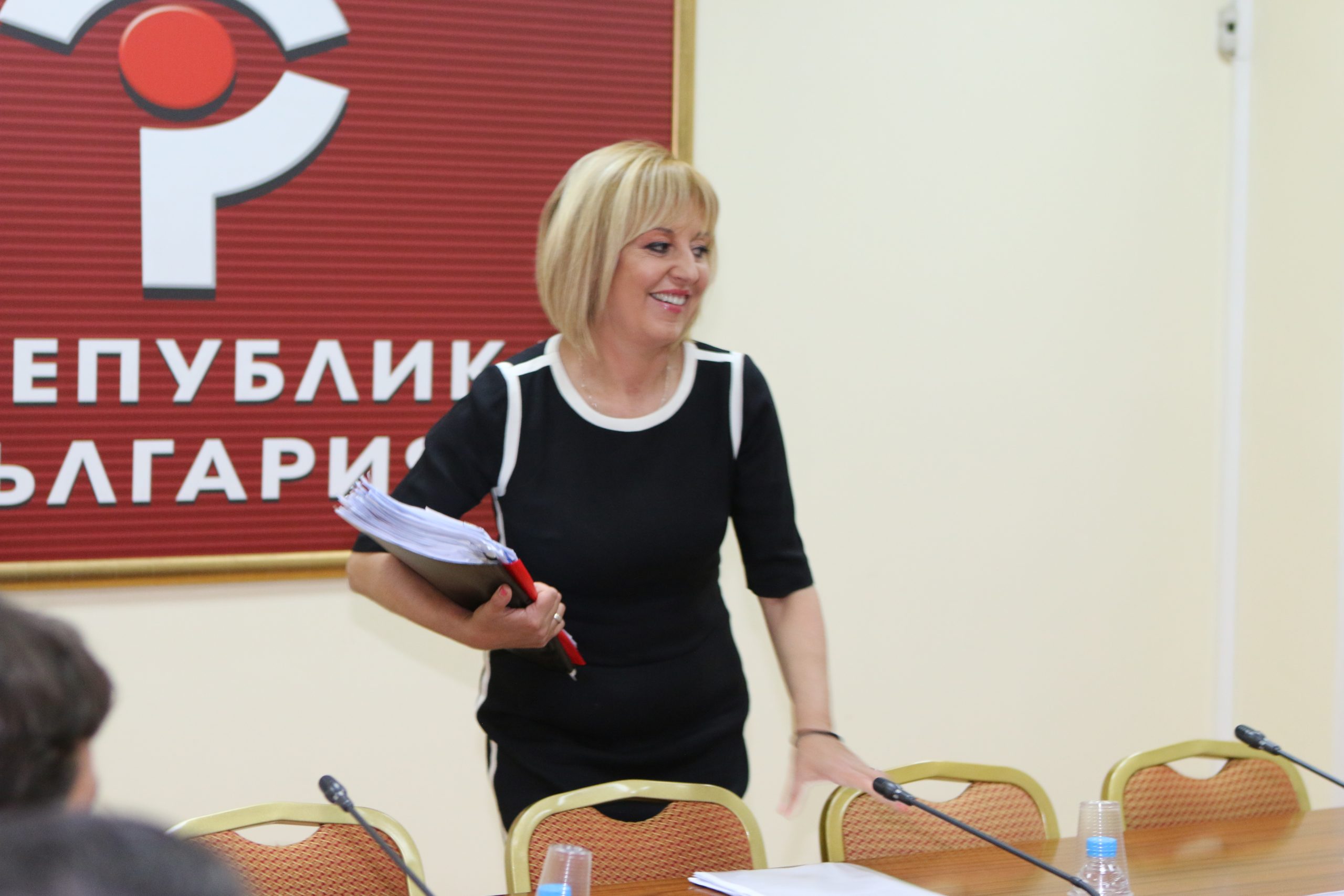 Мая Манолова омбудсман бързи кредити оплаквания