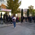 Опашка за ваксина пред болница Св. Анна