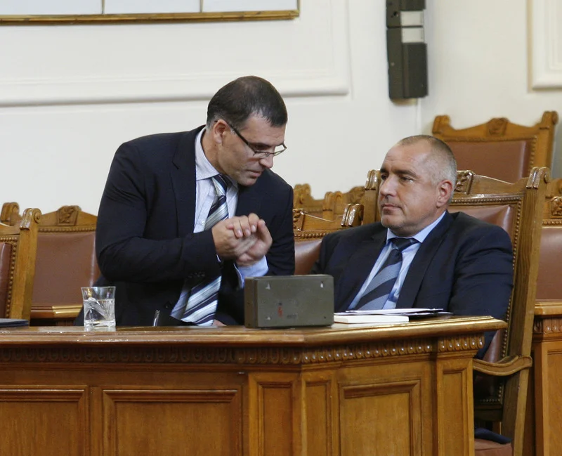 Дянков благодари на Борисов за отрязването на полицаите