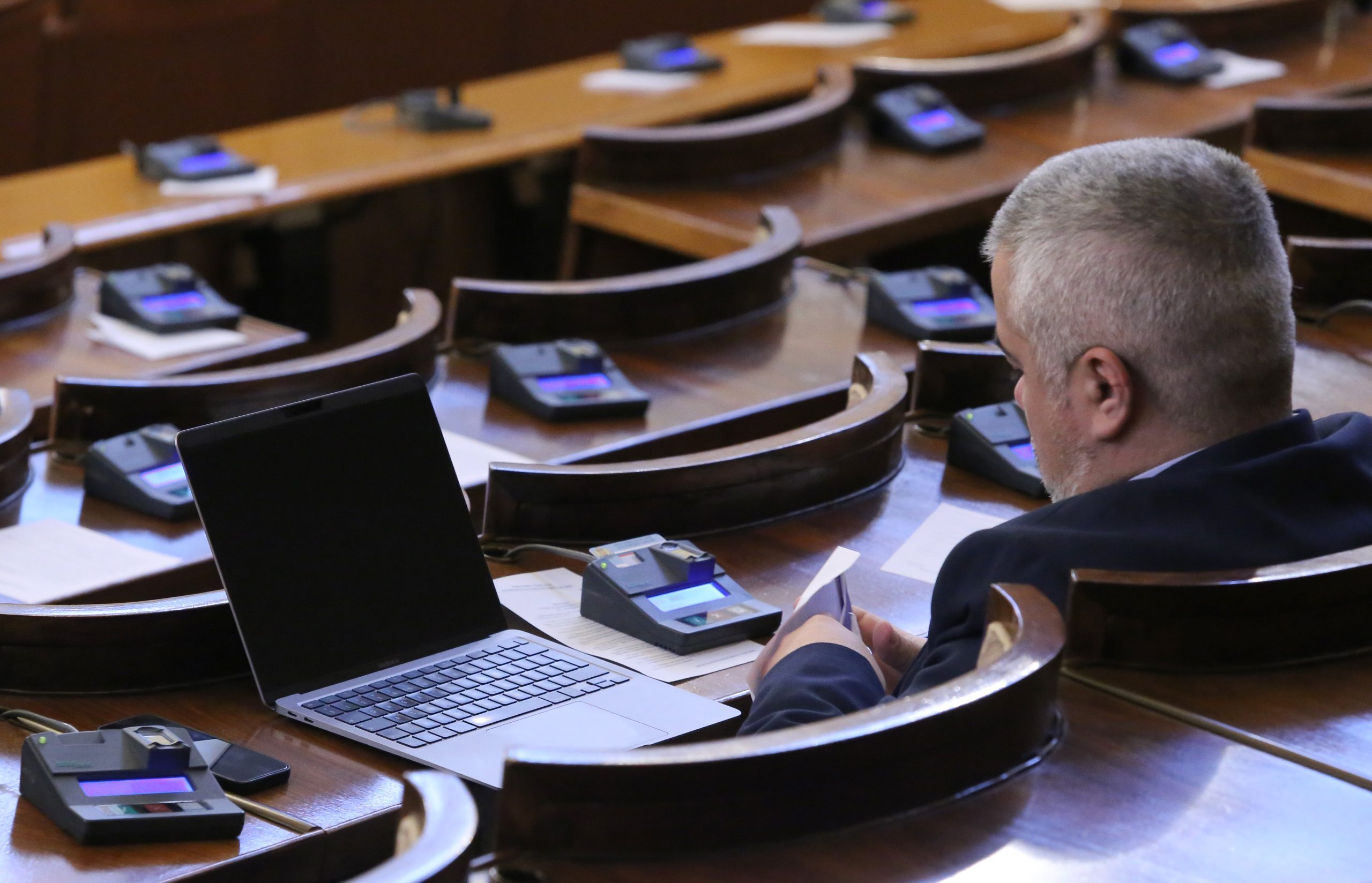 Парламент депутат пощенски плик