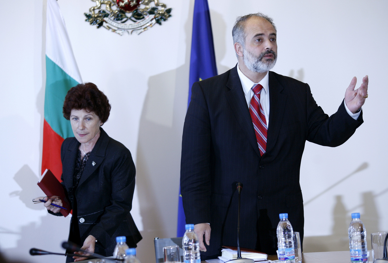 МТСПТотю Младенов - мин. на труда и соц. политикаХристина Митрева - зам. мин. на соц. политика