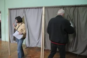 Парламентарни избори гласуване урна гласоподаватели...