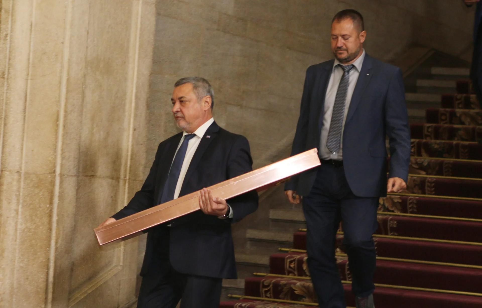 Министерски съвет вицепремиера Валери Симеонов показа автентичния бастун на Даскал Ботьо Петков