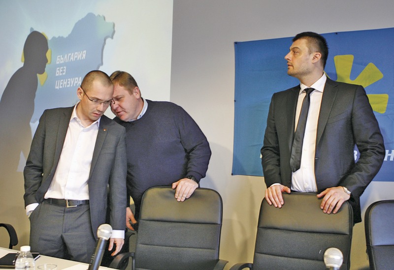 След шамара от ВМРО новият политик води разговори с бивши атакисти за създаването на центристки съюз с патриотична насоченост.