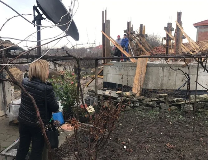манолова