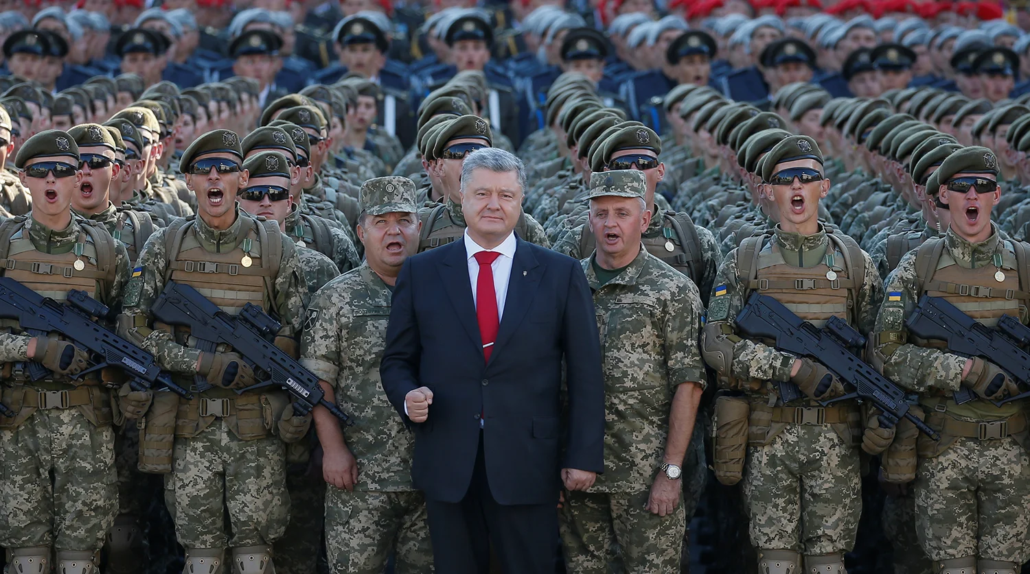 порошенко военен парад киев украински военни украйна