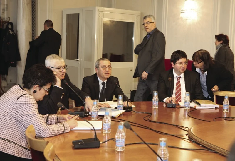 Изненада се изписа на лицата при светкавичното гласуване на "Поправката Сидеров" в бюджета за догодина.