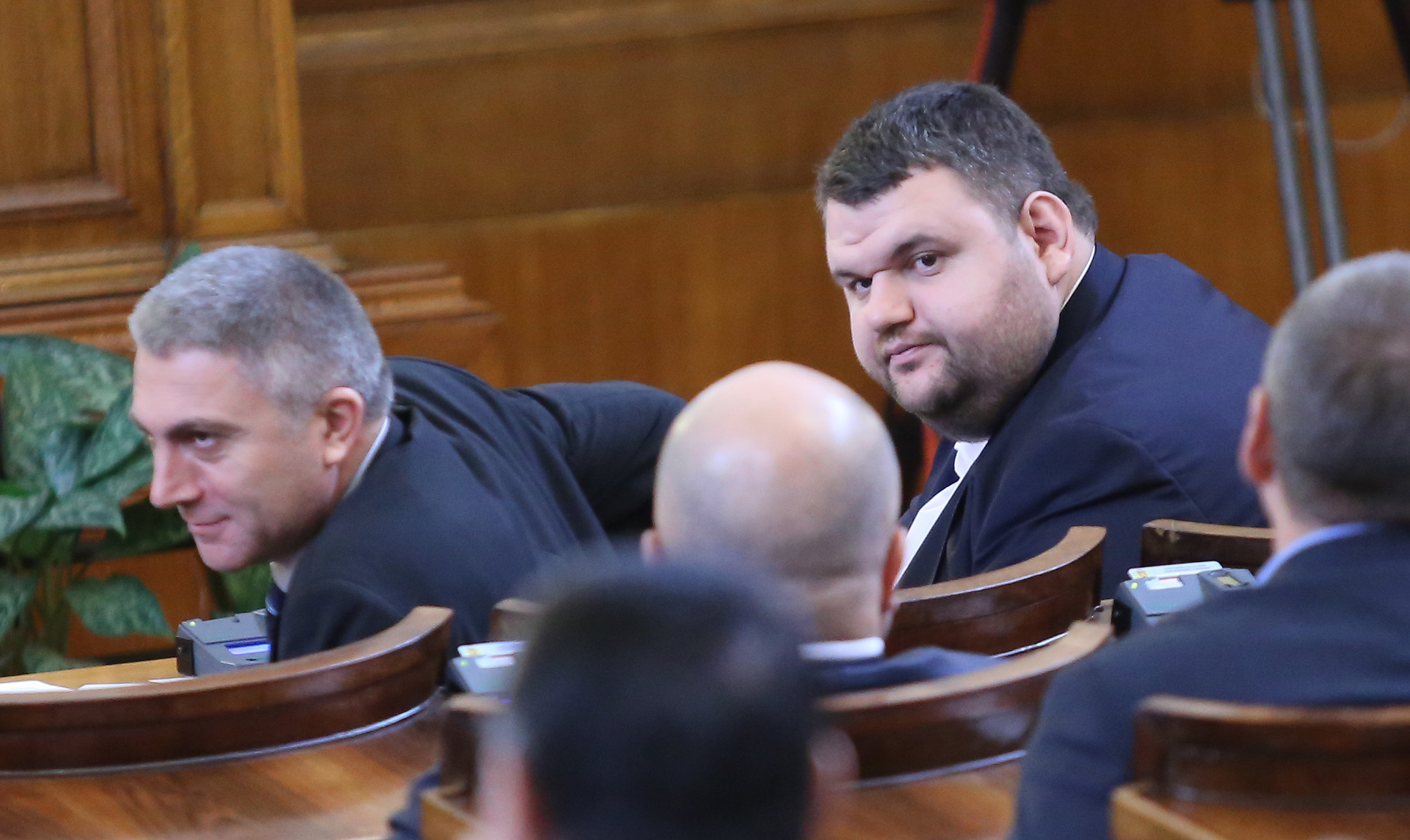 Парламент - вот на недоверие за здравеопазването Мустафа Карадайъ